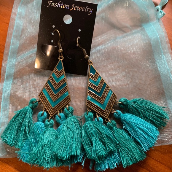 Tassel earrings (pierced) - Picture 6 of 10